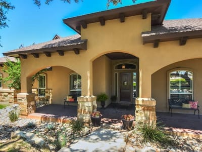 Living area at 3307 Crystal Falls PKWY - 4 bed 4 bath home