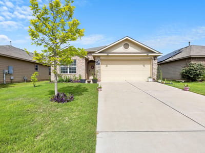Living area at 3308 Braun WAY - 3 bed 2 bath home