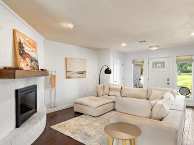 Living area at 3309 Graybuck RD - 4 bed 3 bath home