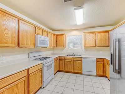 Primary bedroom at 3309 Robinson Ave Unit #B - 2 bed 1 bath home
