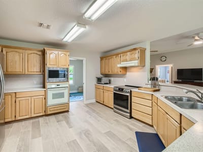 Primary bedroom at 331 W Nolte St - 4 bed 2 bath home