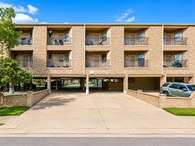 Living area at 3316 Guadalupe ST Unit #213 - 1 bed 1 bath home