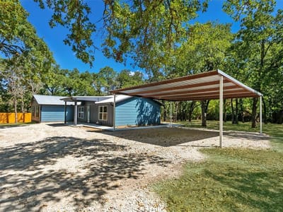 Living area at 333 Northwood Cir - 4 bed 2 bath home