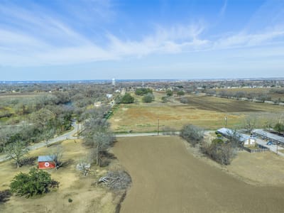 Property photo 2 at 333 Quail Run Rd - Riverview Residences Sub, Martindale, TX