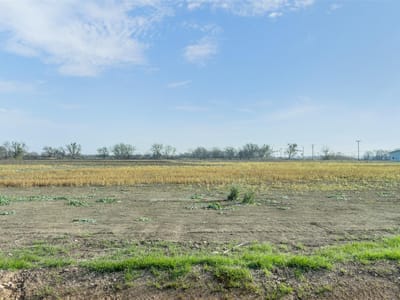 Property photo 4 at 333 Quail Run Rd - Riverview Residences Sub, Martindale, TX