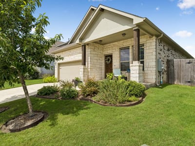 Living area at 334 Blue Oak BLVD - 3 bed 2 bath home