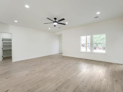 Property photo 4 at 334 Nene LN - 3 bed 2 bath home