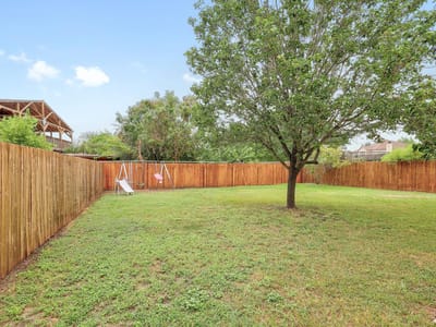 Property photo 3 at 335 Mistletoe LN - 3 bed 2 bath home