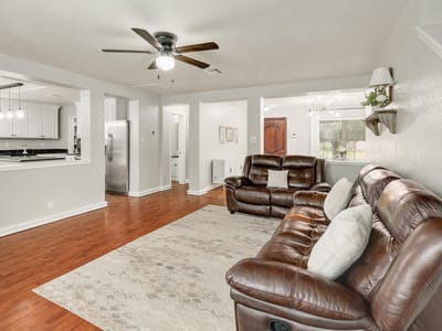 Property photo 4 at 335 Mistletoe LN - 3 bed 2 bath home