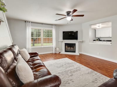 Property photo 5 at 335 Mistletoe LN - 3 bed 2 bath home