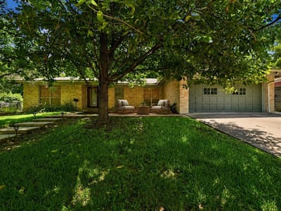 Living area at 3403 Winfield DR - Barton Oaks, Austin, TX