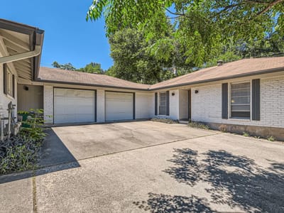 Living area at 3404 South Oak Dr - Southridge Sec 01, Austin, TX