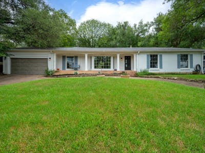 Living area at 3405 Cascadera DR - 4 bed 3 bath home