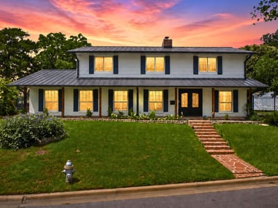 Property photo 2 at 3409 Lakeside DR - 4 bed 3 bath home