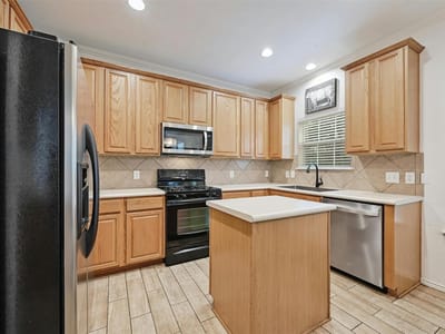 Property photo 2 at 3412 Lynnbrook DR - 3 bed 2 bath home