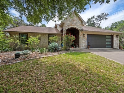 Living area at 3415 Rain Forest Dr - 3 bed 2 bath home
