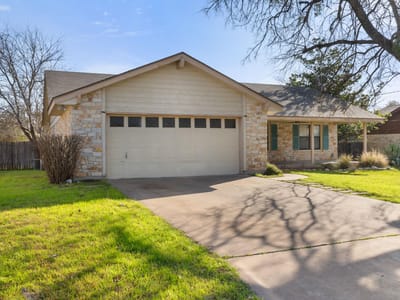 Living area at 3419 Bluebonnet TRL - 3 bed 2 bath home