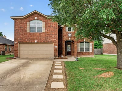 Living area at 3421 Longhorn Trl - 4 bed 2 bath home