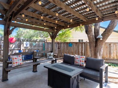 Living area at 3423 Bluebonnet TRL - 3 bed 2 bath home