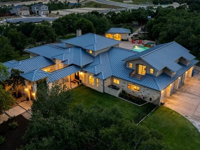 Living area at 345 Leafdale TRL - 5 bed 3 bath home