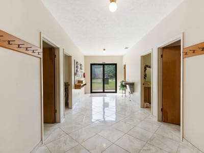 Living area at 345 W Bell Ave - Rockdale, Rockdale, TX