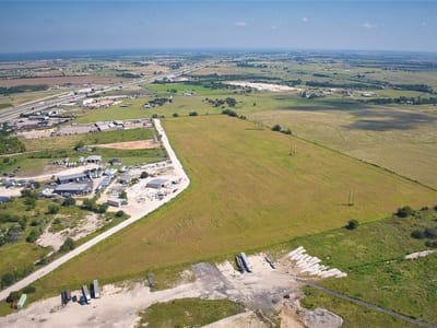 Living area at 35 IH - 35.389 ACRES, Jarrell, TX