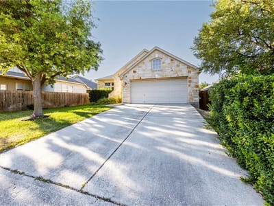 Living area at 3509 Pine Needle CIR - 3 bed 2 bath home