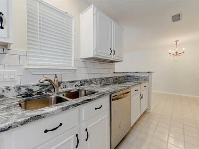 Living area at 359 Fantail (A&B) LOOP - 4 bed 4 bath home