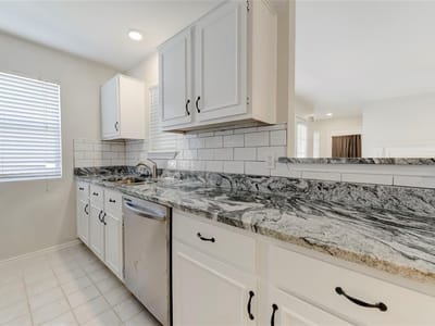 Kitchen at 359 Fantail (A&B) LOOP - 4 bed 4 bath home