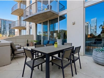 Living area at 360 Nueces St Unit #914 - 1 bed 1 bath home