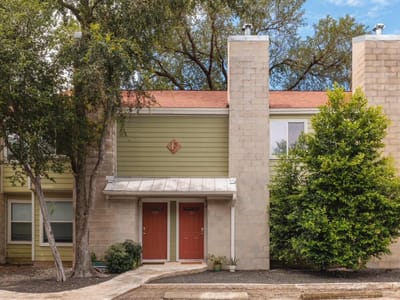Living area at 3601 Menchaca RD Unit #118 - 2 bed 1 bath home