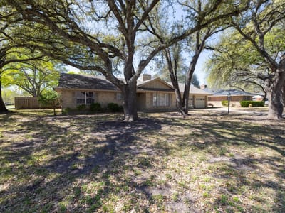 Living area at 3605 Del Norte BLVD - 3 bed 2 bath home