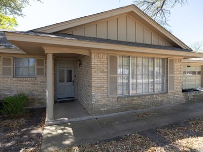 Primary bedroom at 3605 Del Norte BLVD - 3 bed 2 bath home