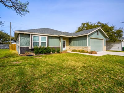 Living area at 3625 Sagebrush Trl - 3 bed 2 bath home
