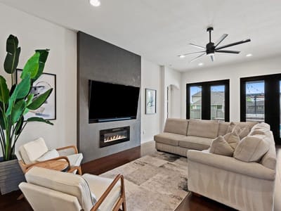 Living area at 3625 Tor LN - 4 bed 2 bath home