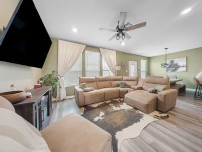 Kitchen at 364 Dakota Crk - 3 bed 2 bath home