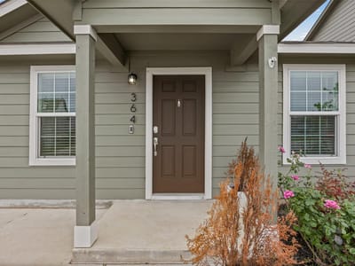 Living area at 364 Gabbro Gdns - 3 bed 2 bath home