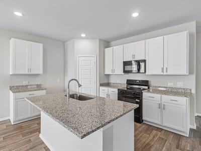 Property photo 4 at 370 Golden Paint TRL - 5 bed 2 bath home