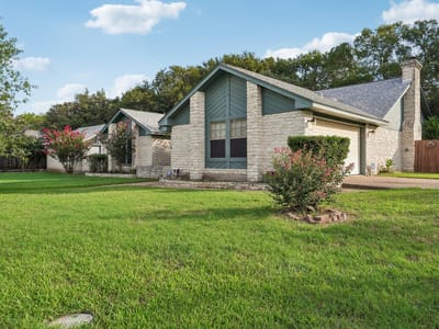 Property photo 2 at 3700 Shady Valley DR - 3 bed 3 bath home