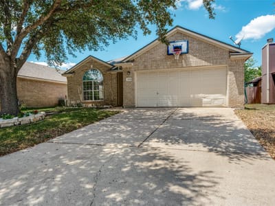 Property photo 3 at 3704 Crownover ST - 3 bed 2 bath home