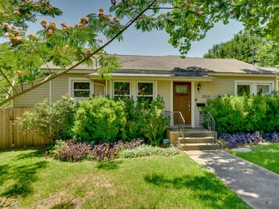 Photo 3 of 31 at 3717 Werner Ave - 2 bed 1 bath home