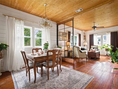 Living area at 372 Old Lockhart RD - 2 bed 1 bath home
