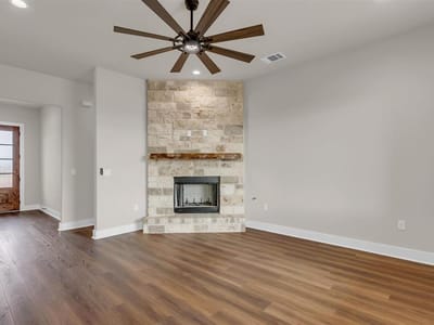 Property photo 5 at 379 Prairie Point DR - 4 bed 2 bath home