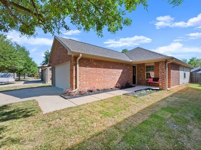 Living area at 380 Housefinch Loop - 3 bed 2 bath home