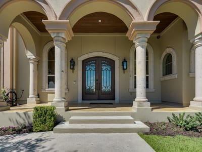 Living area at 3800 Scenic Overlook TRL - 4 bed 4 bath home