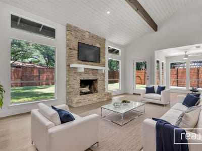 Living area at 3808 Oak Creek DR - 3 bed 2 bath home