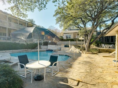 Primary bedroom at 3809 Spicewood Springs Rd Unit #150 - 1 bed 1 bath home