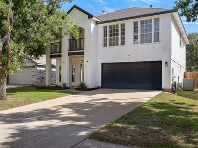 Living area at 3817 Tailfeather DR - 3 bed 2 bath home