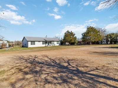 Primary bedroom at 3870 S SH 304 - 3 bed 2 bath home