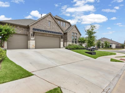 Property photo 4 at 388 Washington DR - 4 bed 3 bath home